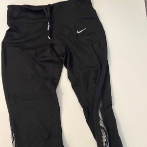 Black Nike leggings with grey pattern Size XS